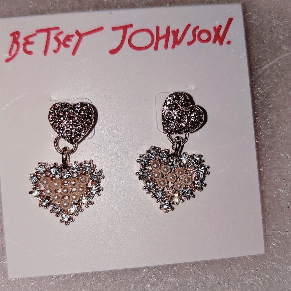 BETSEY JOHNSON PEARL EARRINGS